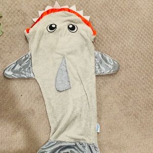 Shark footed blanket
